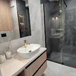 Towarowa Clock Apartment, Free Parking, Air-conditioning, Self Check-in 24h *