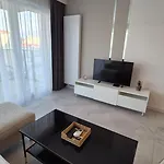 Towarowa Clock Apartment, Free Parking, Air-conditioning, Self Check-in 24h Daire Poznan