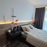 Towarowa Clock Apartment, Free Parking, Air-conditioning, Self Check-in 24h *