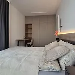 Towarowa Clock Apartment, Free Parking, Air-conditioning, Self Check-in 24h