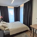 Apartment Towarowa Clock Apartment, Free Parking, Air-conditioning, Self Check-in 24h