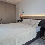 Towarowa Clock Apartment, Free Parking, Air-conditioning, Self Check-in 24h Apartment *