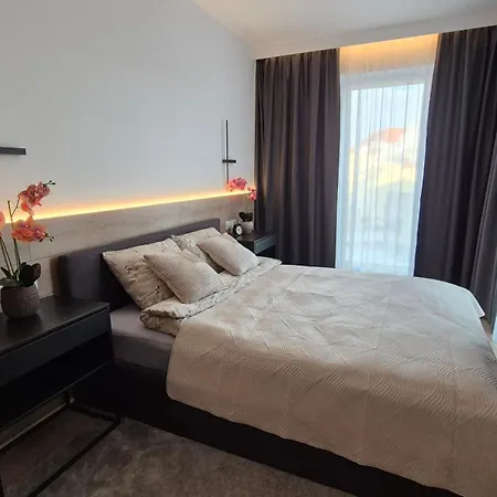 Towarowa Clock Apartment, Free Parking, Air-conditioning, Self Check-in 24h *