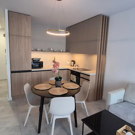 Towarowa Clock Apartment, Free Parking, Air-conditioning, Self Check-in 24h Апартаменти *