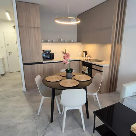 Towarowa Clock Apartment, Free Parking, Air-conditioning, Self Check-in 24h *