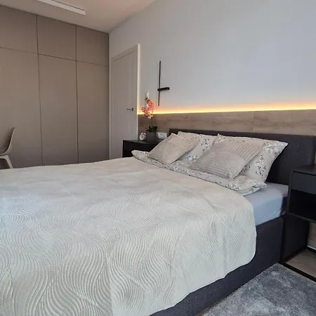 Towarowa Clock Apartment, Free Parking, Air-conditioning, Self Check-in 24h Appartement *