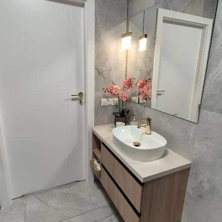 Towarowa Clock Apartment, Free Parking, Air-conditioning, Self Check-in 24h * Poznań