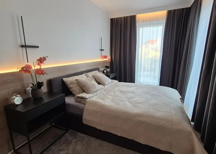 Towarowa Clock Apartment, Free Parking, Air-conditioning, Self Check-in 24h *