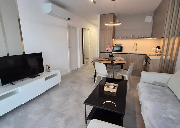 Towarowa Clock Apartment, Free Parking, Air-conditioning, Self Check-in 24h * بوزنان