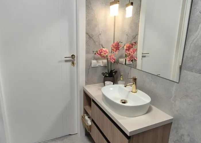 Towarowa Clock Apartment, Free Parking, Air-conditioning, Self Check-in 24h * بوزنان